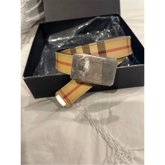 Burberry Black and Gold Women's Belt - Picture 2 of 8